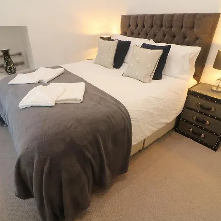 32 Loftus Hill *