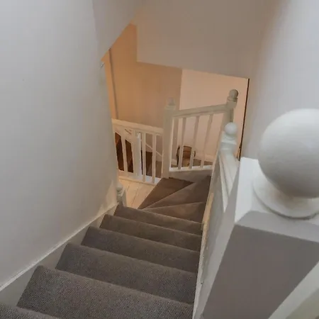 32 Loftus Hill